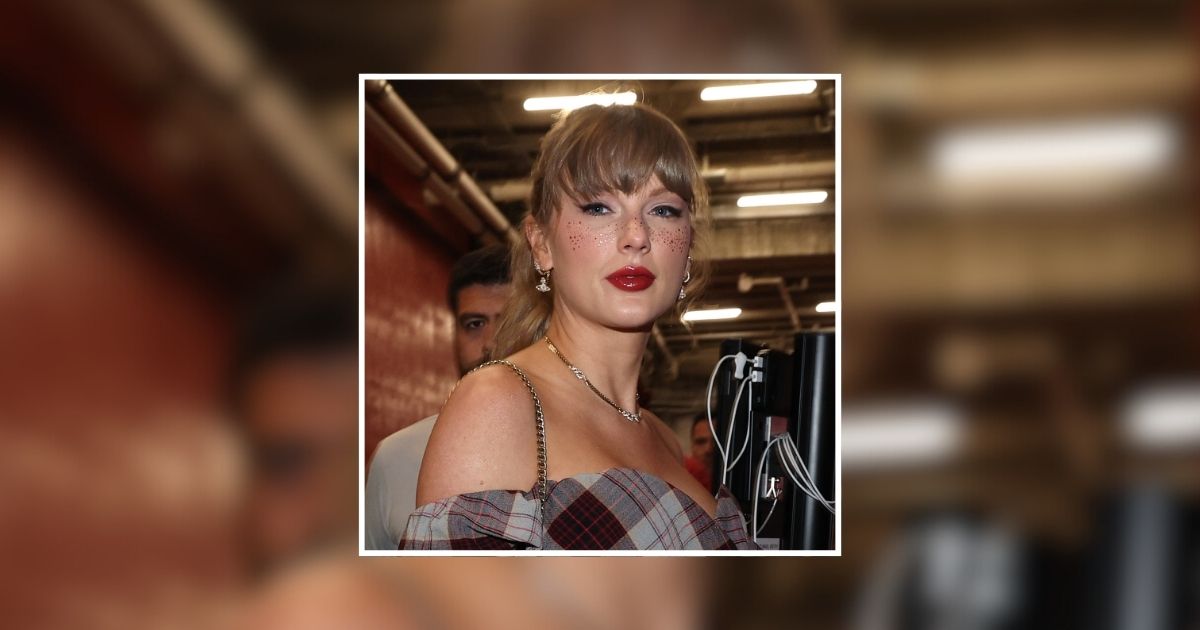 That is The place to Uncover Taylor Swift’s Viral Glitter Freckles |The Everygirl